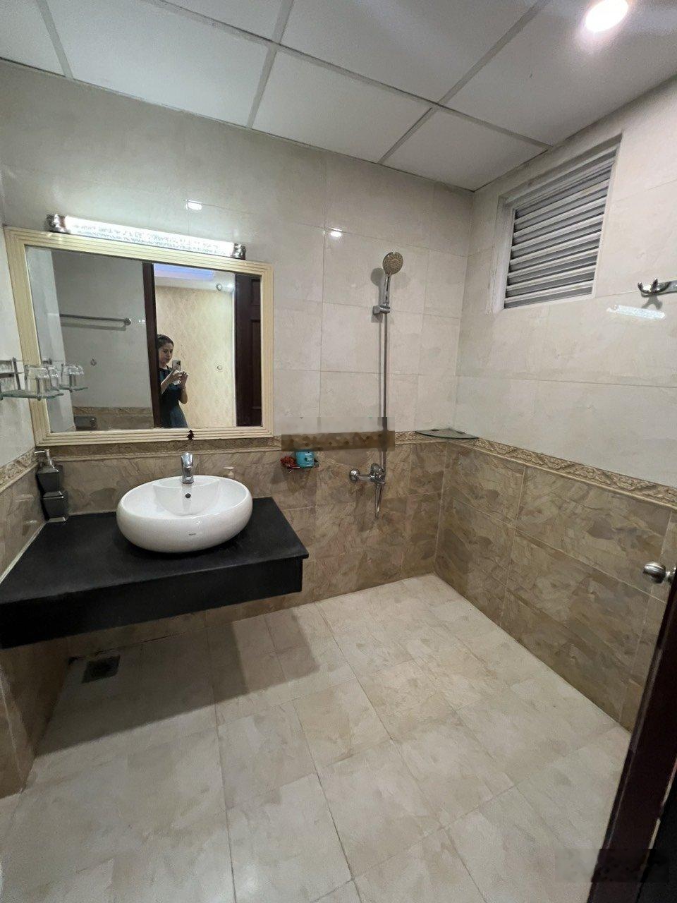 Giá rẻ cho thuê căn hộ Giai Việt 150m2, 3 phòng 3WC có nội thất 15triệu