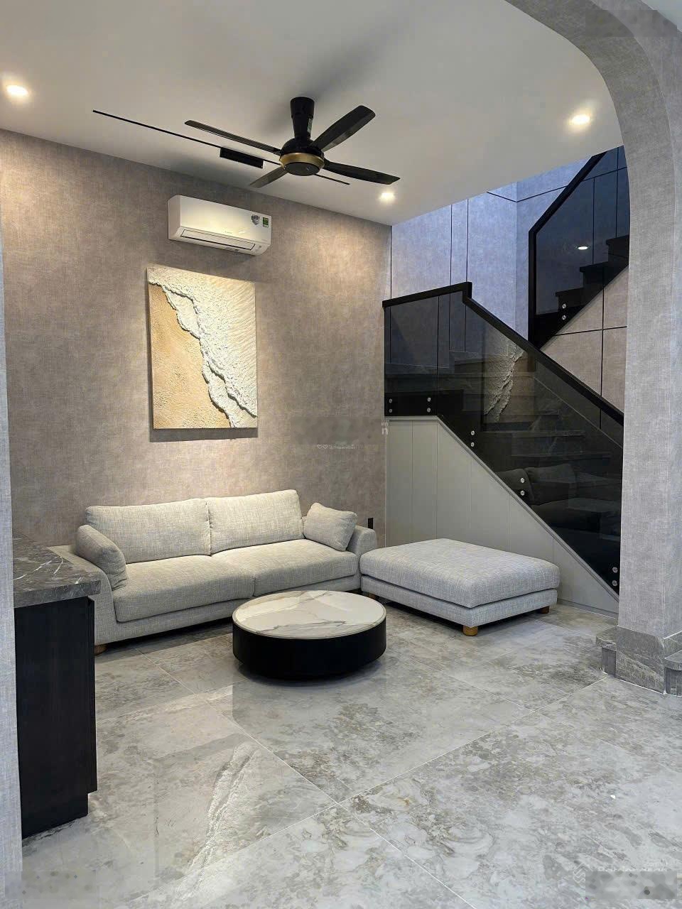 Chỉ 21,3 tỷ Siêu phẩm xuống giá. MT Huỳnh Văn Bánh 7x18m. CN 120m2 4 tầng. HĐT 90tr