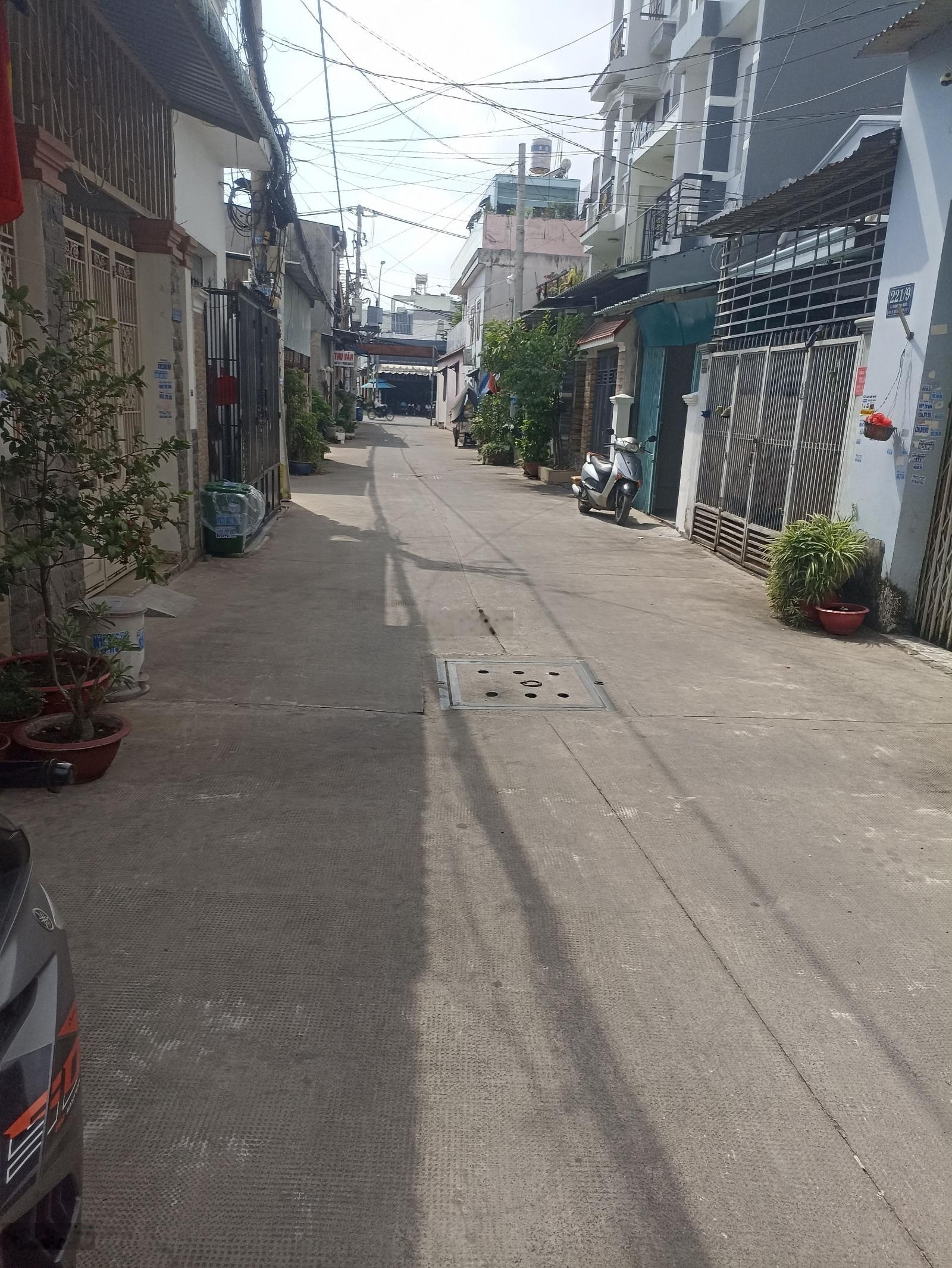 Sát Bệnh viện Q12 - Dương Thị Mười - đường xe hơi thông - 2 tầng - hơn 4 tỷ ( thương lượng )