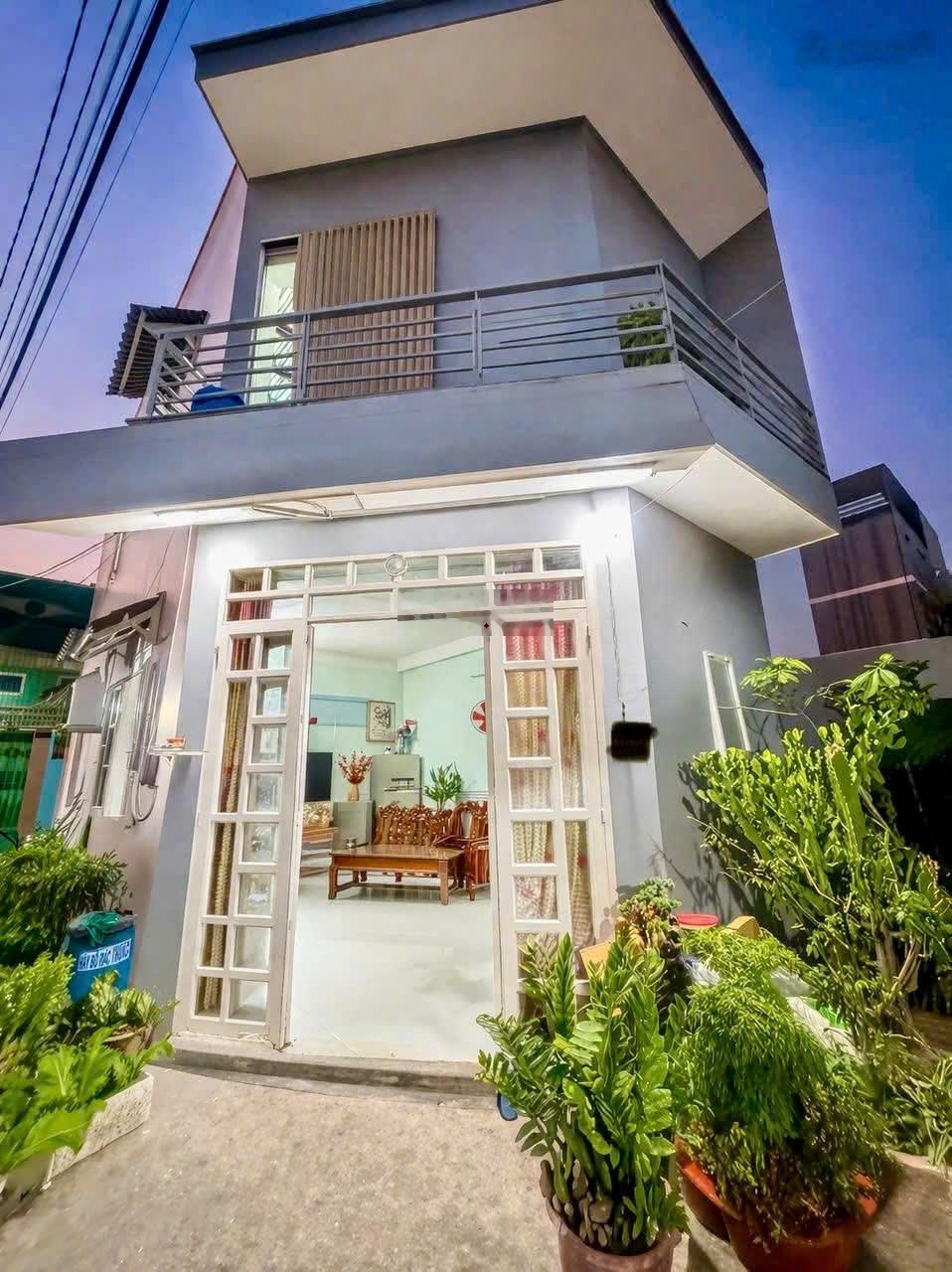 Nhà 2 tầng 5 x 12m SHR Trung Chánh Hóc Môn hẻm xe tải giá chỉ 2,7 tỷ
