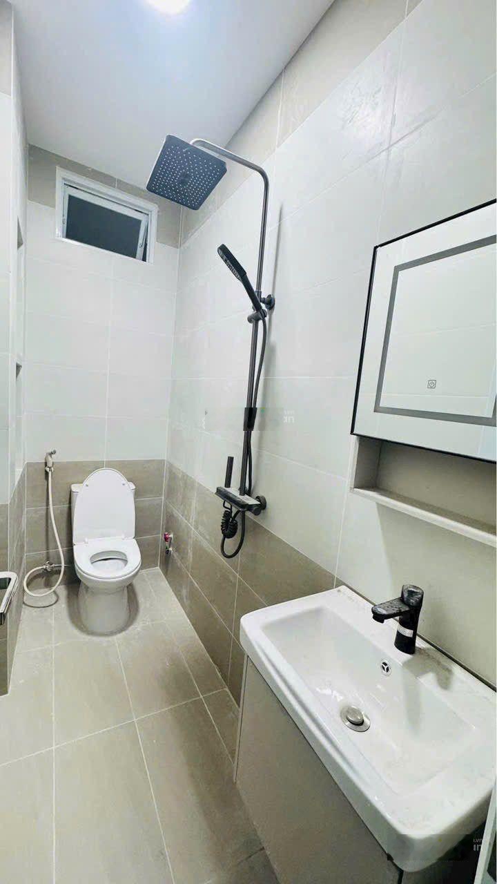 Nhà mới 100% q.4 gồm 4pn + sân thượng chính chủ pháp lý rõ ràng