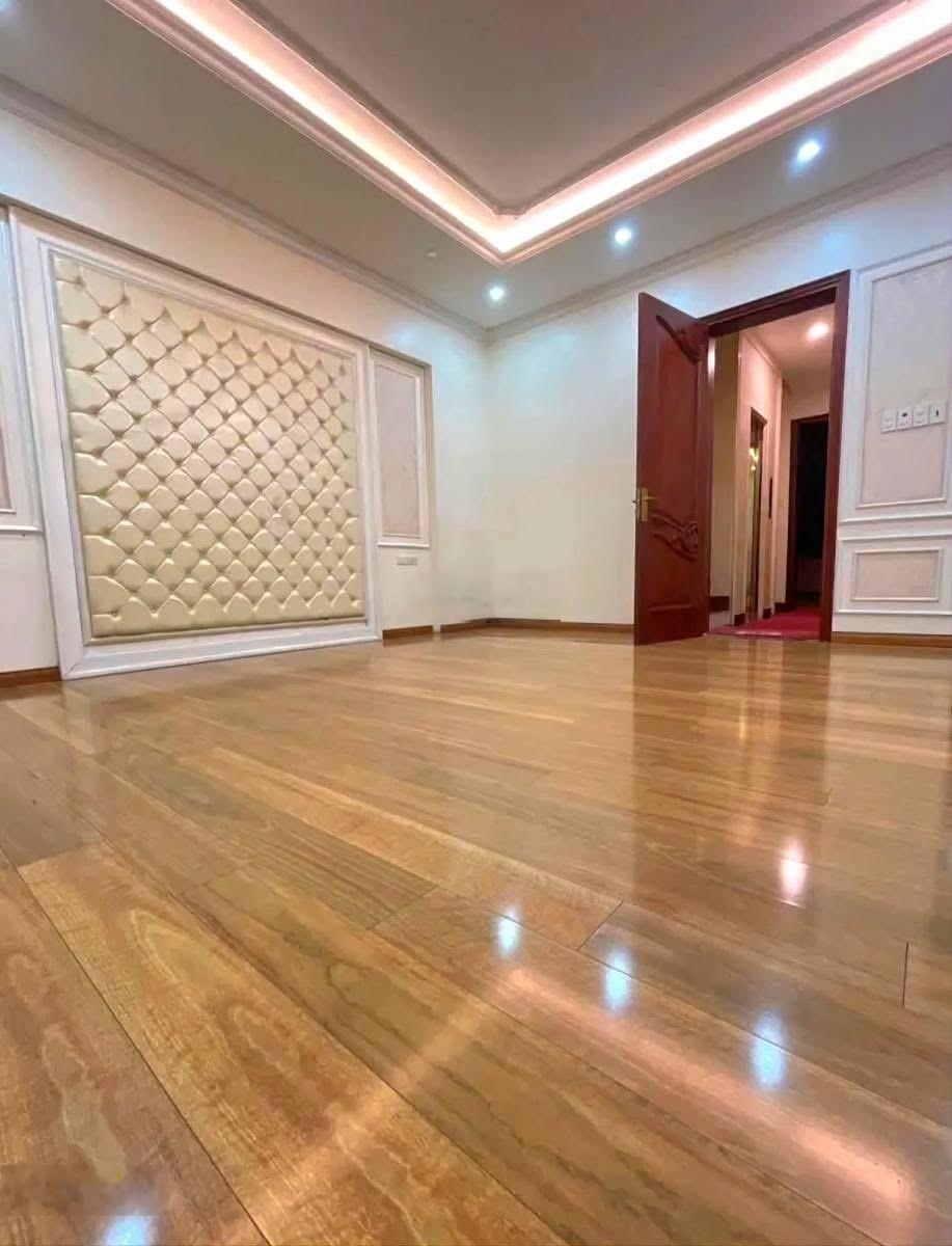 (giảm 1 tỷ) 29 tỷ , 70m2 phố hoàng quốc việt , kd, vp, cty , ngay phố , ô chờ thang máy