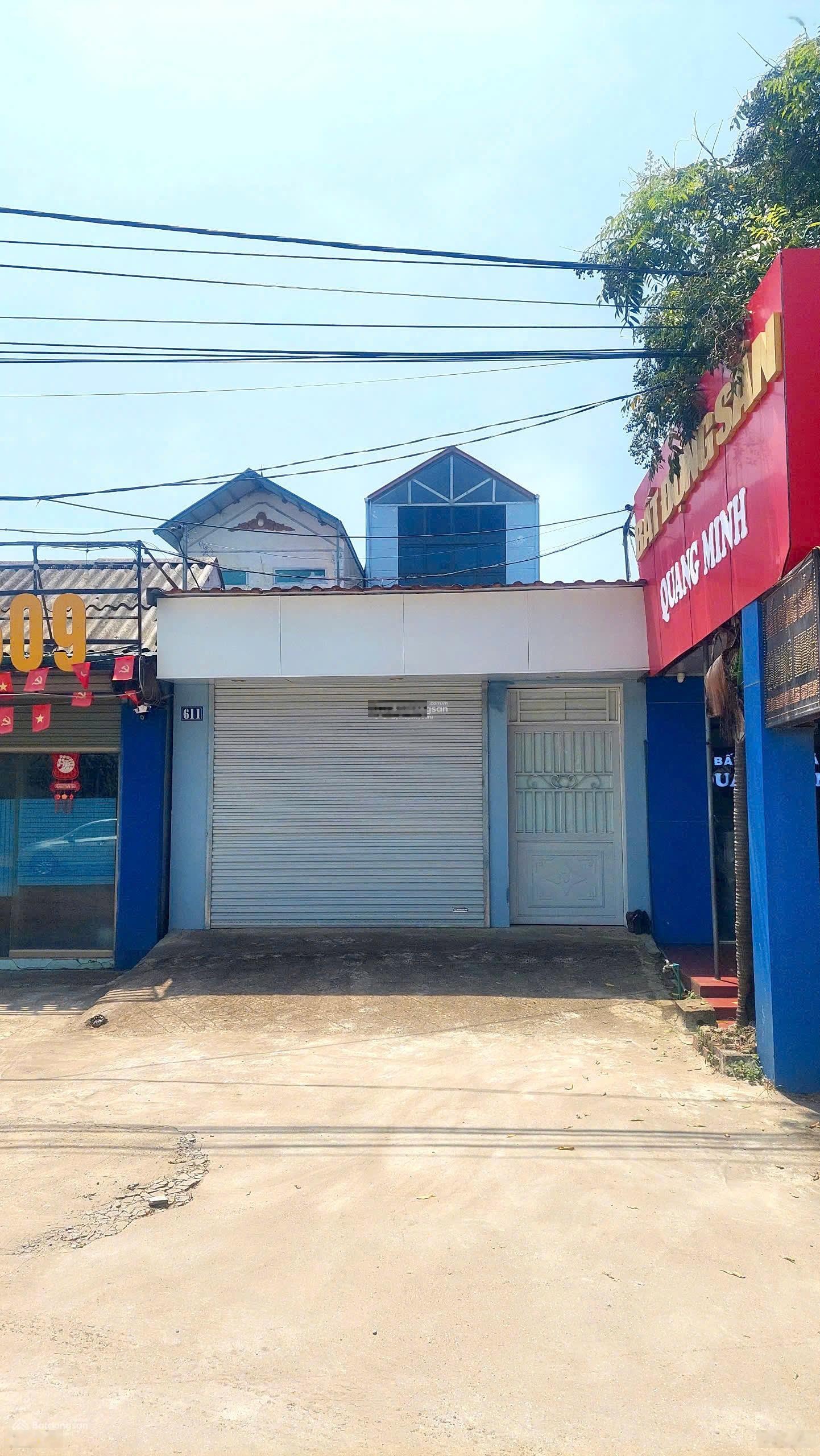 Cho thuê nhà mặt phố, 1 cửa hàng, 6 phòng khép kín, 1 phòng khách, giá 15 triệu hợp đồng dài hạn