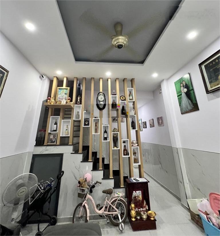 Nhà 3t sát mt lò lu, dt 68m2, giá 6.8 tỷ gần ngã 3 lò lu- lã xuân oai, khu công nghệ cao q9