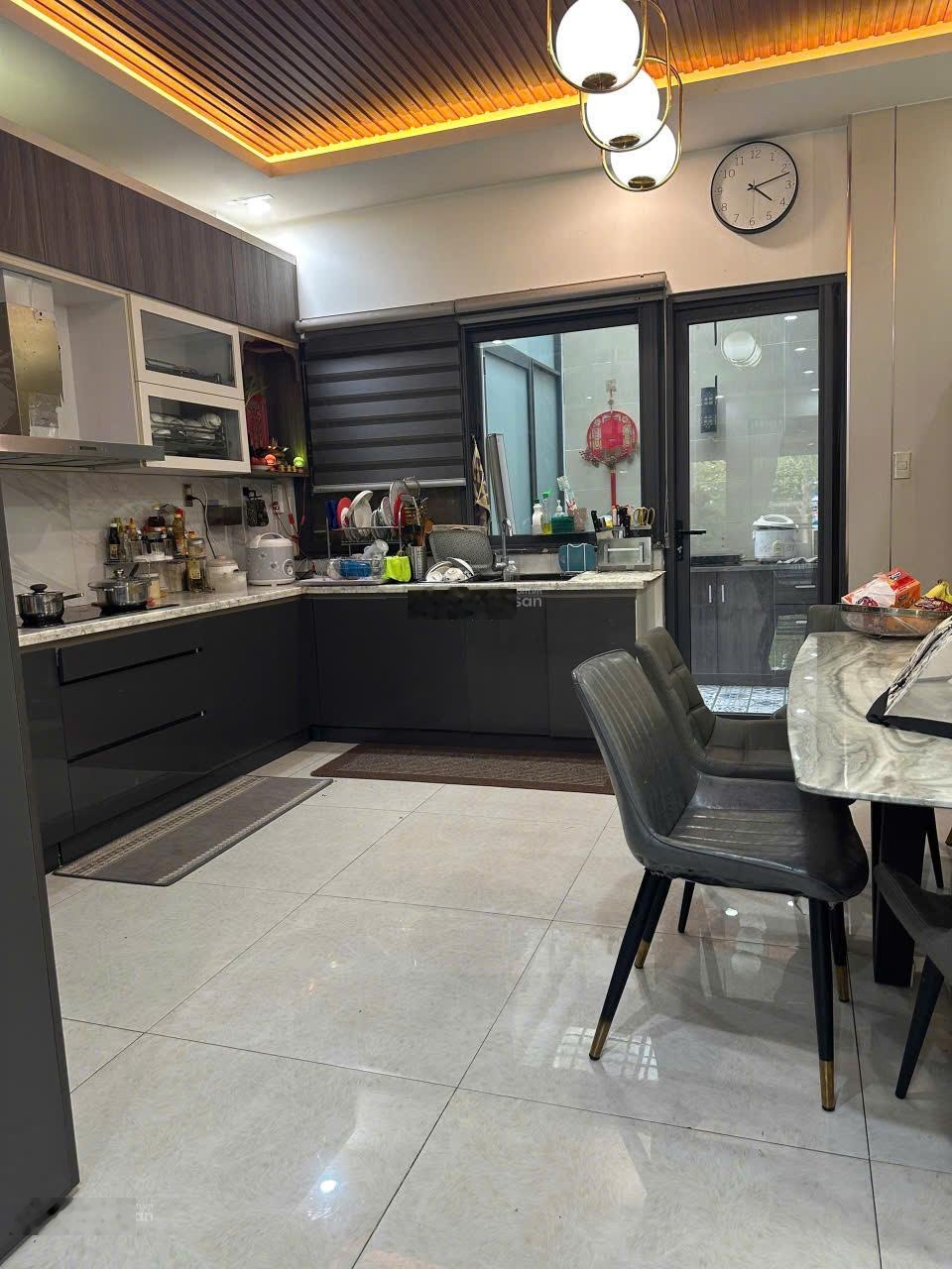 Chủ nhà cần bán nhà đường Lê Hữu Kiều 5x20m, 3 lầu, giá 29 tỷ - P. Thạnh Mỹ Lợi, Quận 2