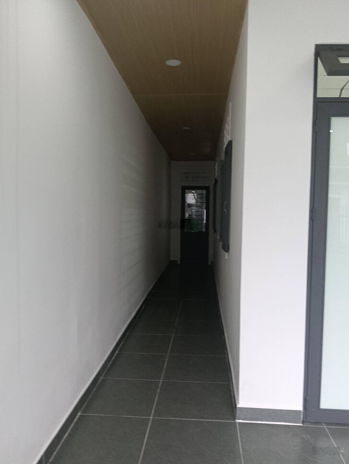 Bán nhà kiệt 151 Âu Cơ diện tích lớn ô tô vào tận sân