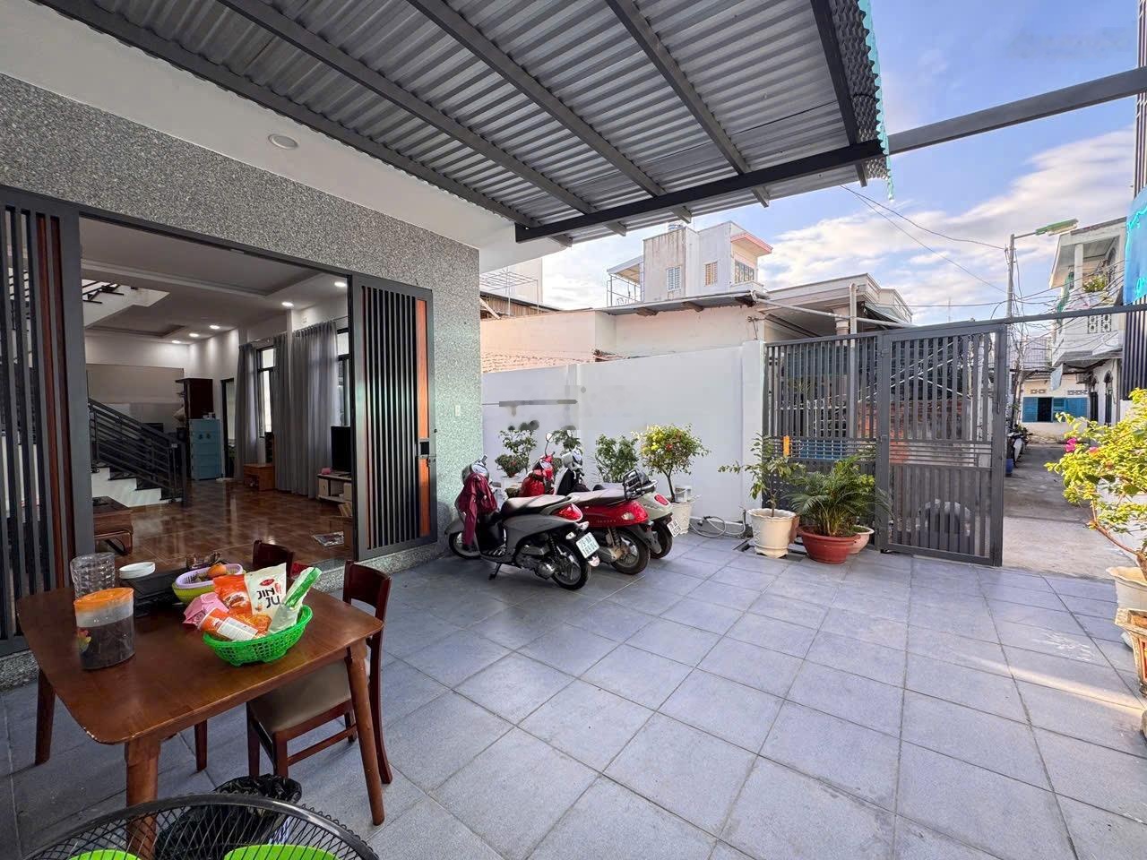 Cần bán nhà 2 tầng hẻm Trần Phú, Vĩnh Nguyên - phường Nha Trang - giá 6 tỷ 300