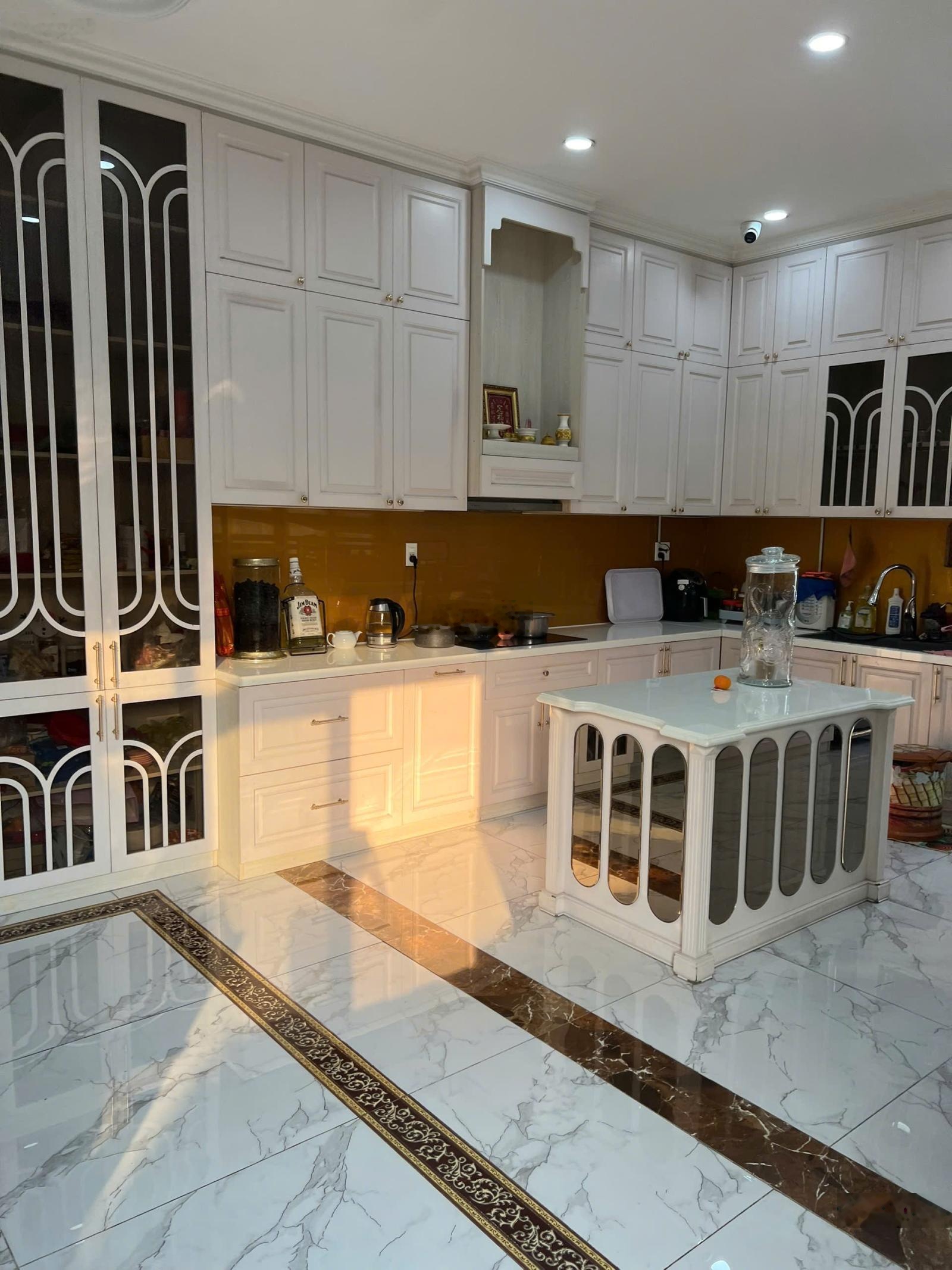 Bán căn biệt thự sân vườn góc 2 mặt tiền Đường Bưng Ông Thoàn P. Phú Hữu Quận 9