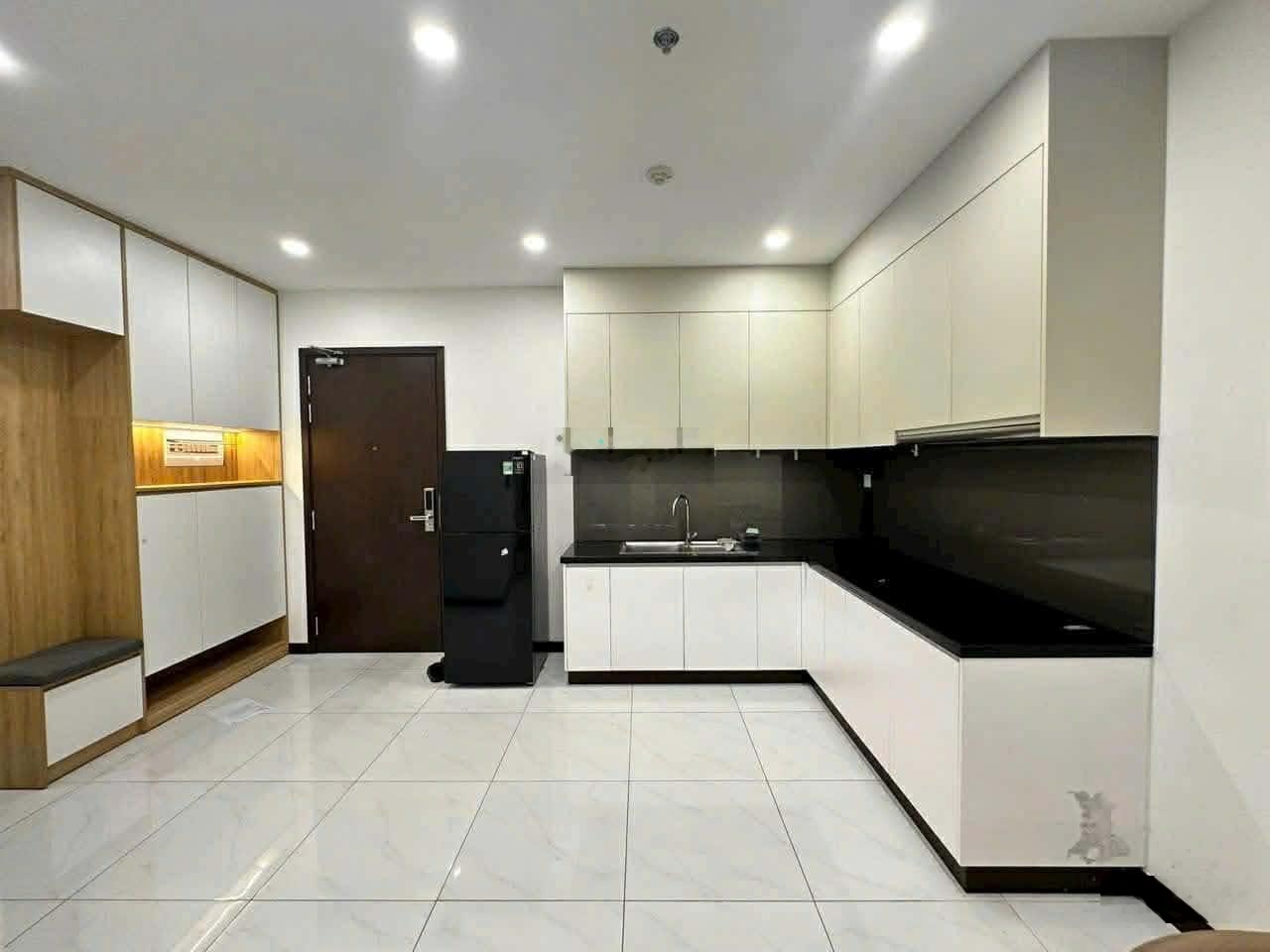 Hạ giá bán nhanh căn hộ Đào Duy Từ Quận 10, Dt 68m2, 2PN 2WC, ban công thoáng