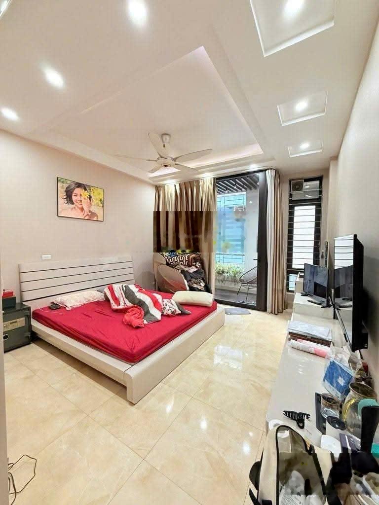 Hiếm! Nhà dân xây Văn Tiến Dũng, Cầu Diễn, ga tàu, gần ô tô, DT: 40m2x5T, MT: 4.5m, 6.4tỷ