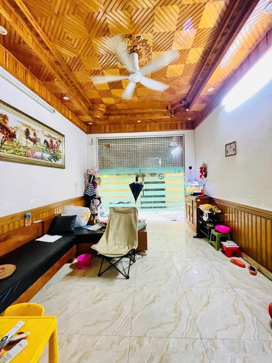 Chỉ 10.8 tỷ có ngay nhà nguyễn khánh toàn dt40mx5t,mt4m dân xây ngõ thông kinh doanh 10m ra mặt phố
