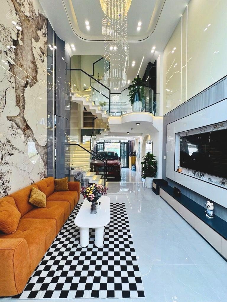 FULL NỘI THẤT Nhà đường TX38, phường THẠNH XUÂN, Q12 5 tầng ở ngay