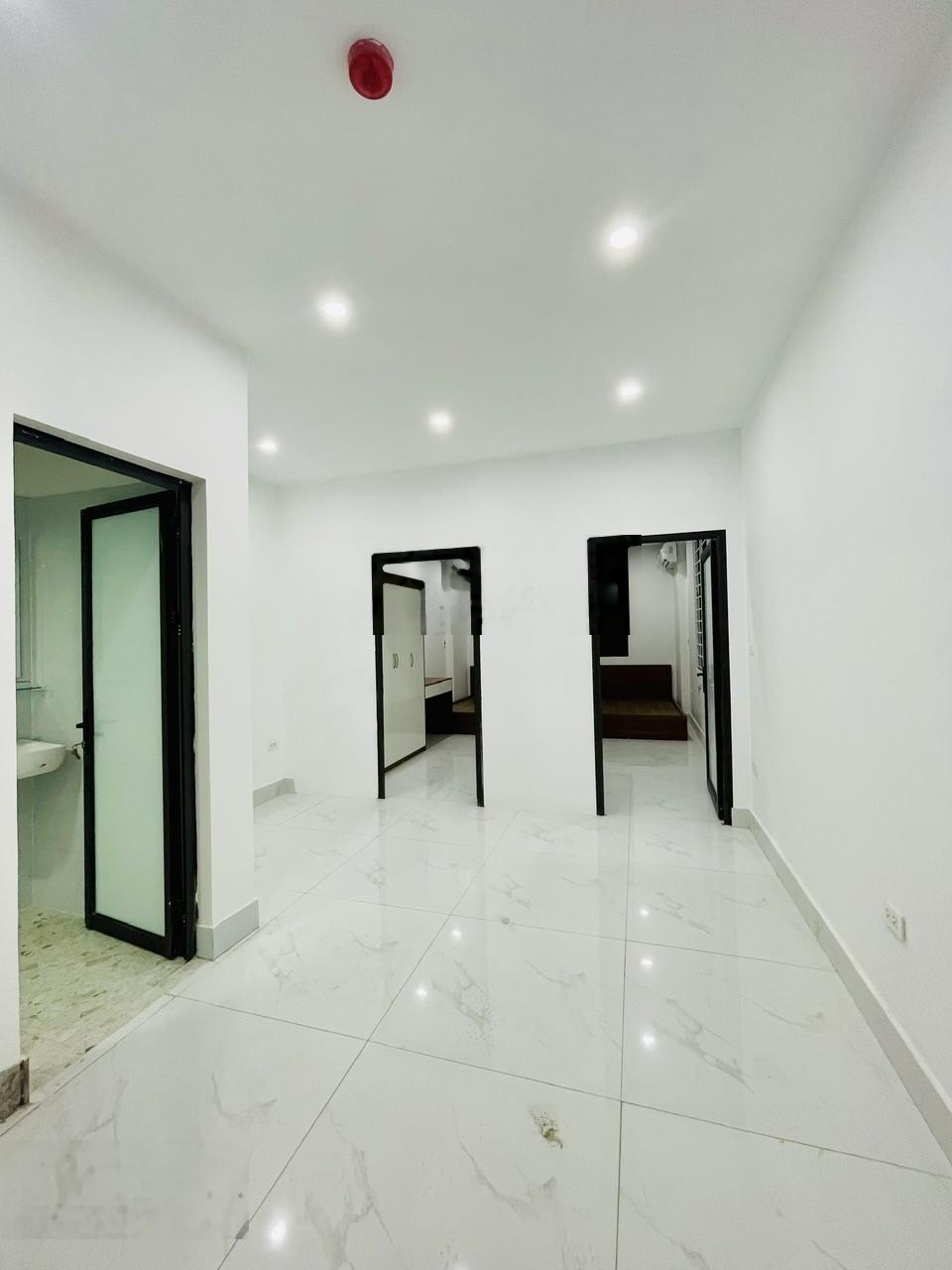 BÁN NHÀ CẦU GIẤY- NGUYỄN KHANG DT 55m, MT 4m, 6 Tầng, sổ vuông đang cho thuê dòng tiền ổn định