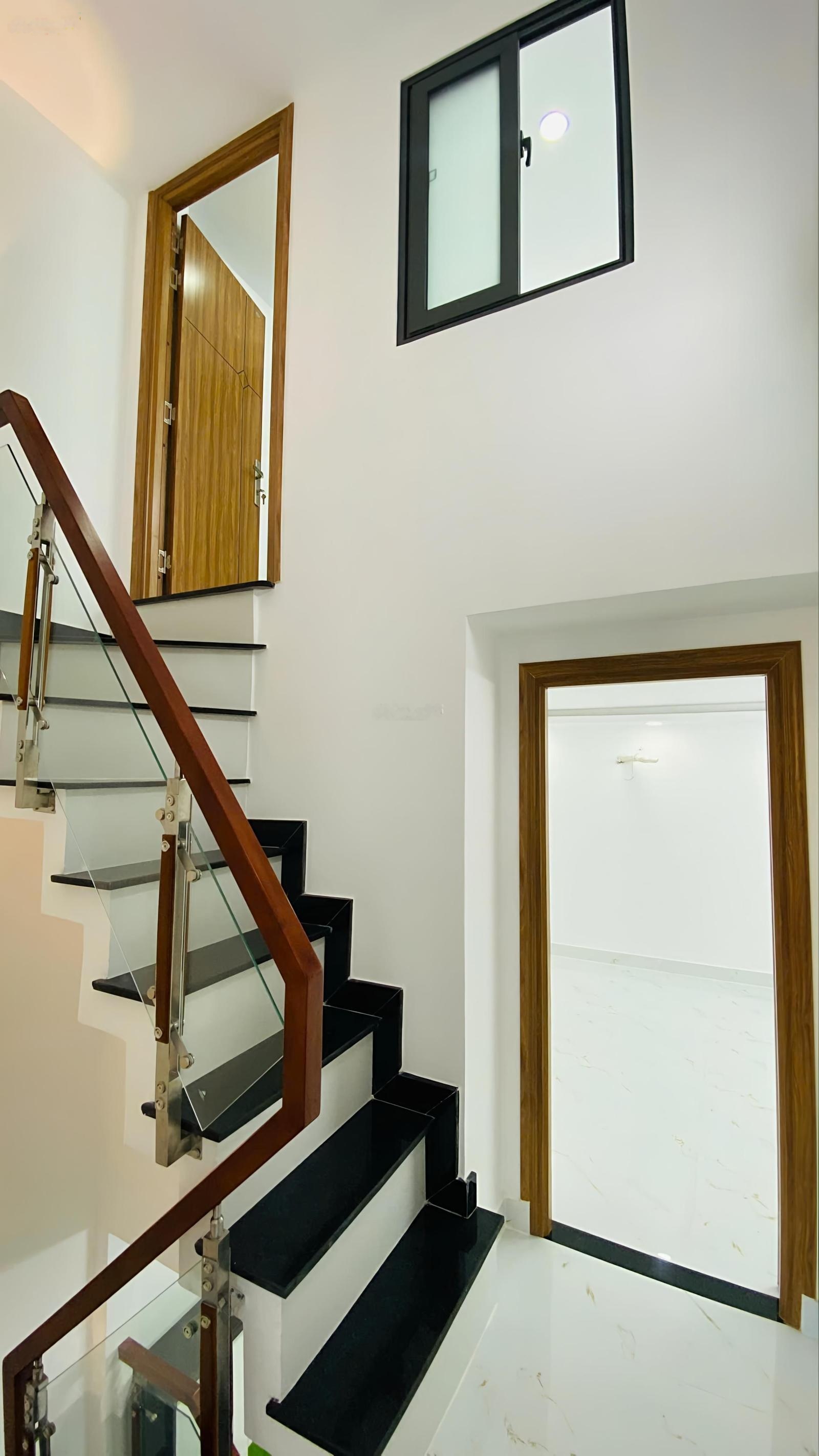 Sát Bà Hom Q6 chỉ 300m, 50m2, giá 4 tỷ nhỉnh, 3pn,3vs,sổ hồng riêng,nhà mới vừa hoàn thiện.