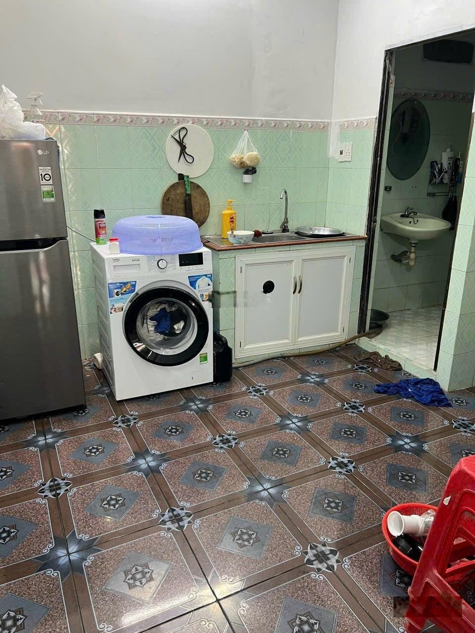 3,35 tỷ nhà sổ riêng gần chợ đoàn thị kia phường dĩ an