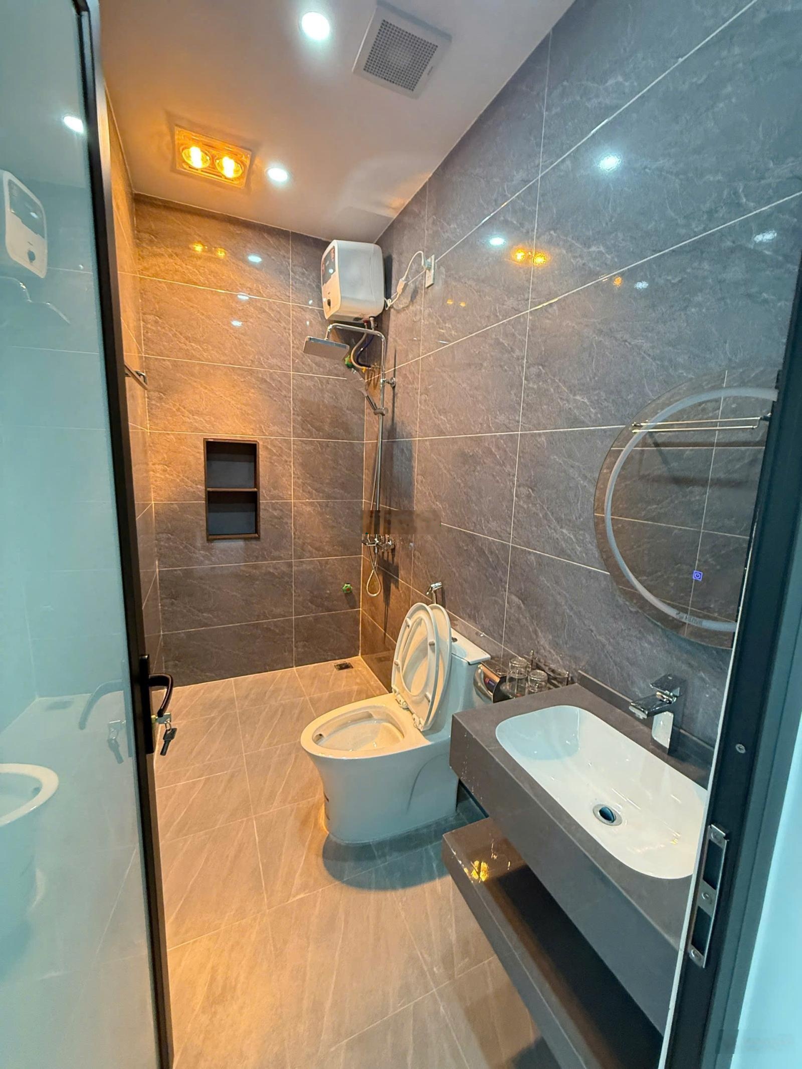 Bán nhà 3 tầng 50m², ô tô đỗ cửa gần chợ Minh Kha, sát đường 351, giá chỉ 2.65 tỷ