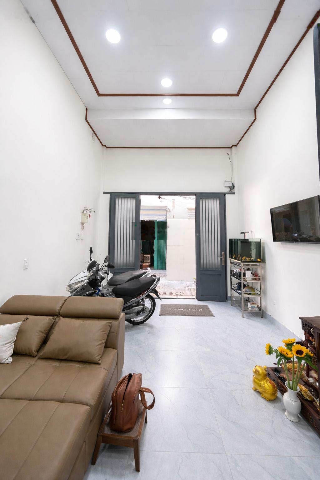 Bán nhà - DT: 87m2 - hẻm xe hơi - gần Hậu Giang - Minh Phụng - 6 tỷ hơn xíu