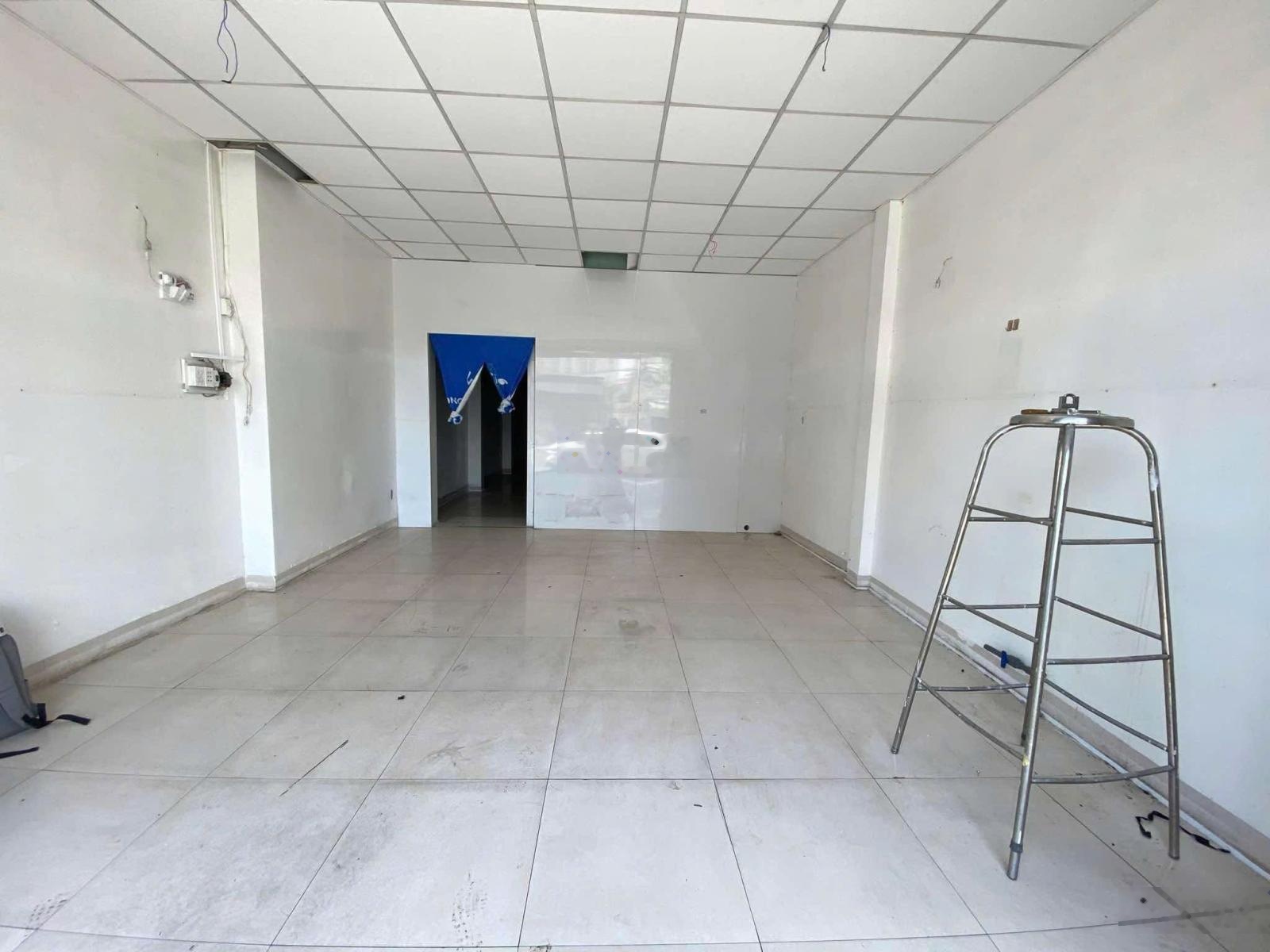 Cần cho thuê nhà nguyên căn 1 trệt, 2 lầu (5x26m) mặt tiền đường lớn Nguyễn Hội