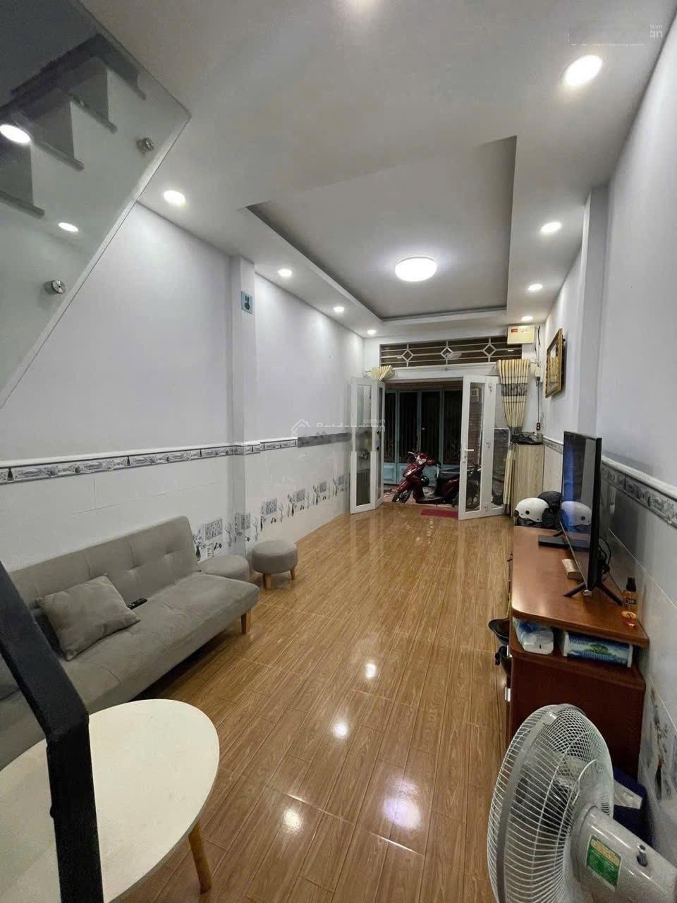 Cần bán nhà gấp - Lạc Long Quân P10 Tân Bình giá chỉ 3,950 tỷ