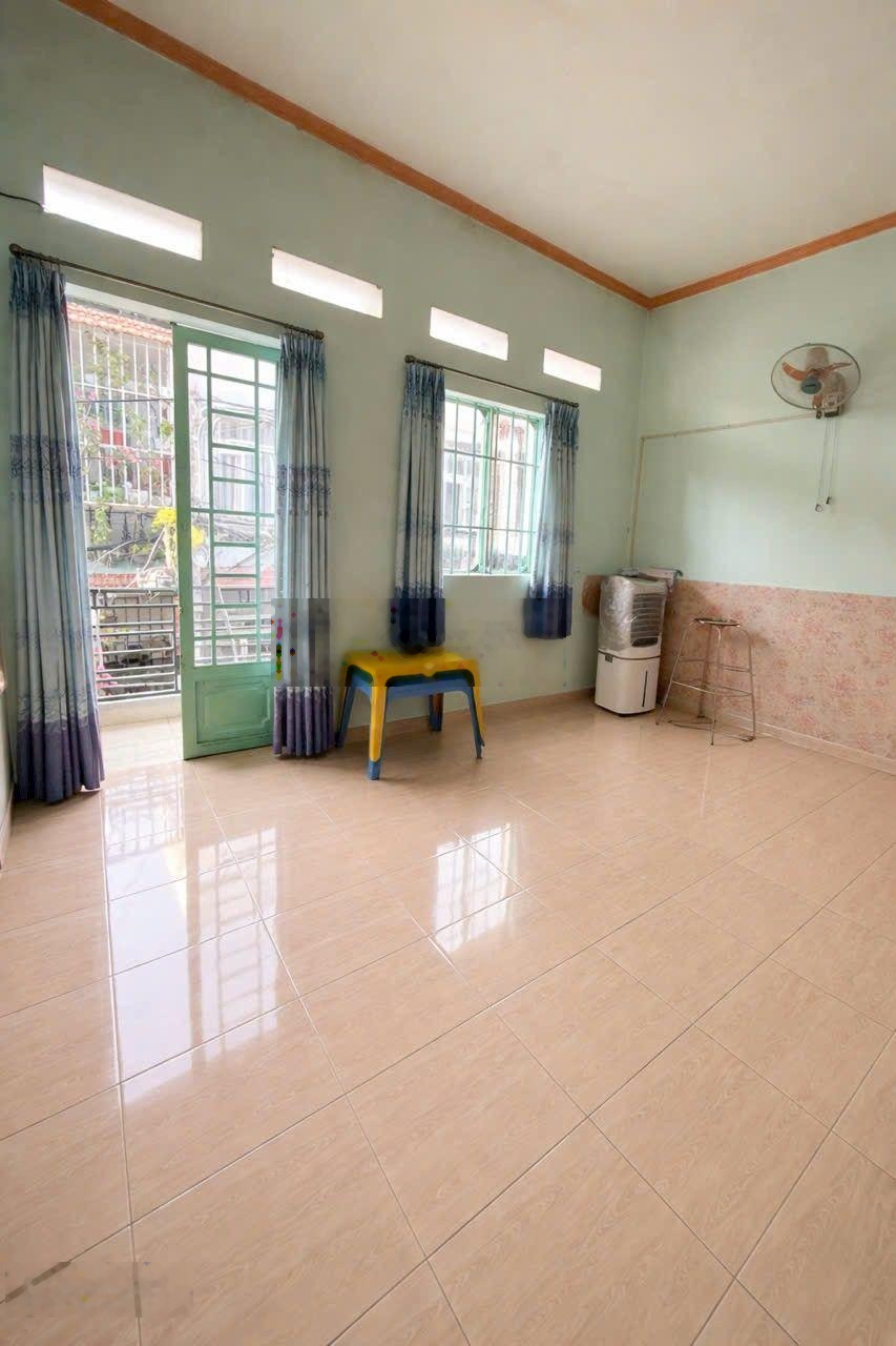 Bán nhà 2 tầng sạch sẽ về ở ngay, đường 6m oto đỗ cửa