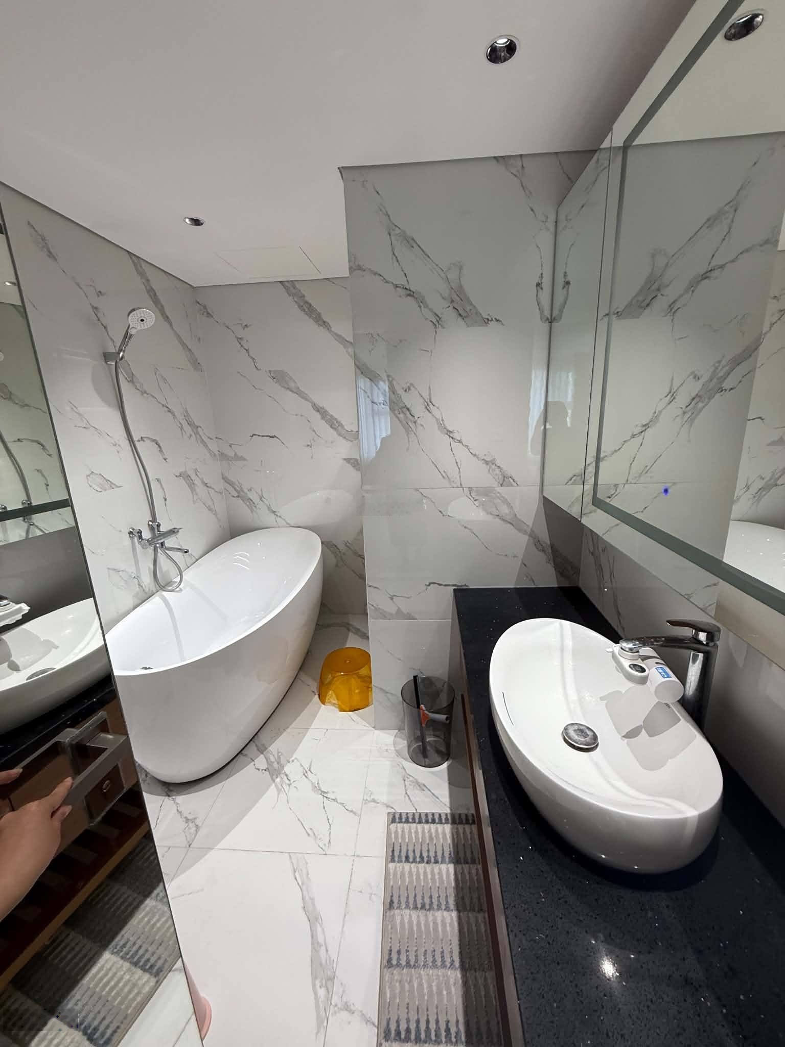 CC cho thuê căn hộ CC tại Udic Wetlake, dt 168m2 - 3pn full đồ đẹp dọn vào ở luôn. LH 0973077094