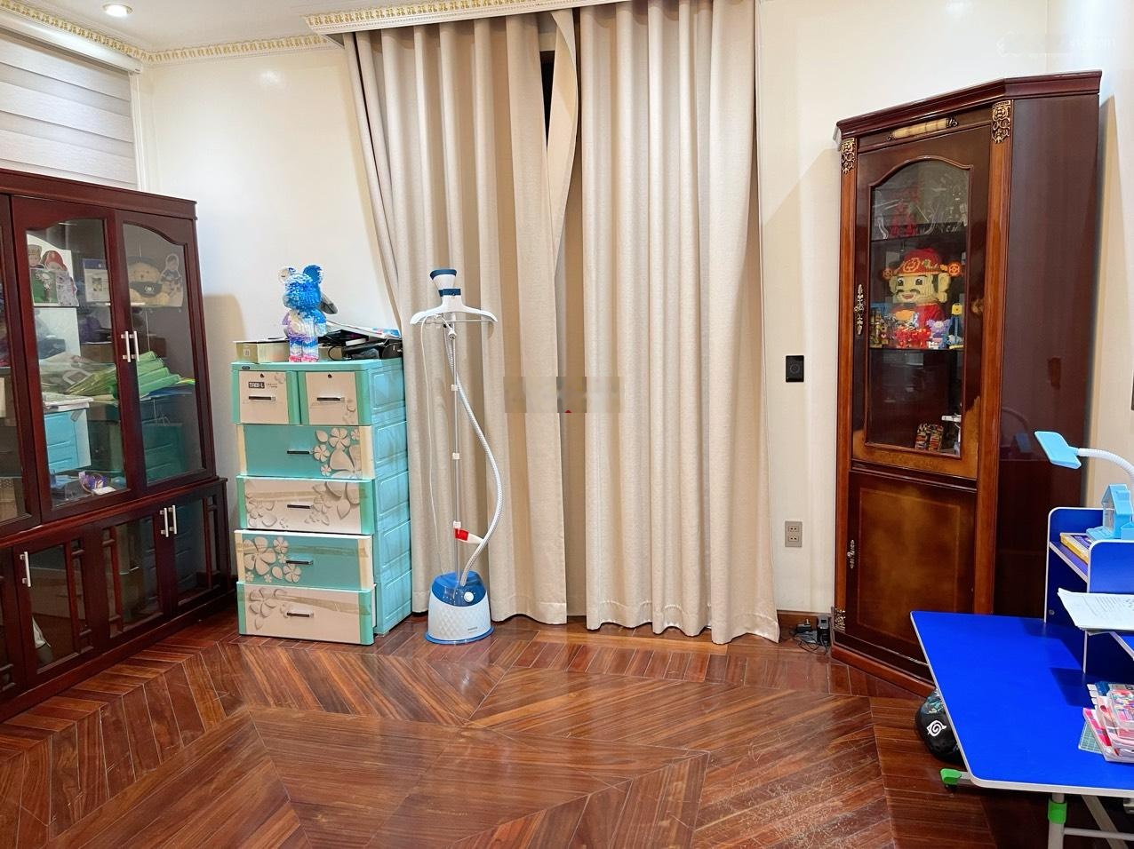 Chính chủ gửi bán BT đơn lập Góc Paris 247m2 full nội thất có thang máy Vinhomes Imperia. 40.5 tỷ