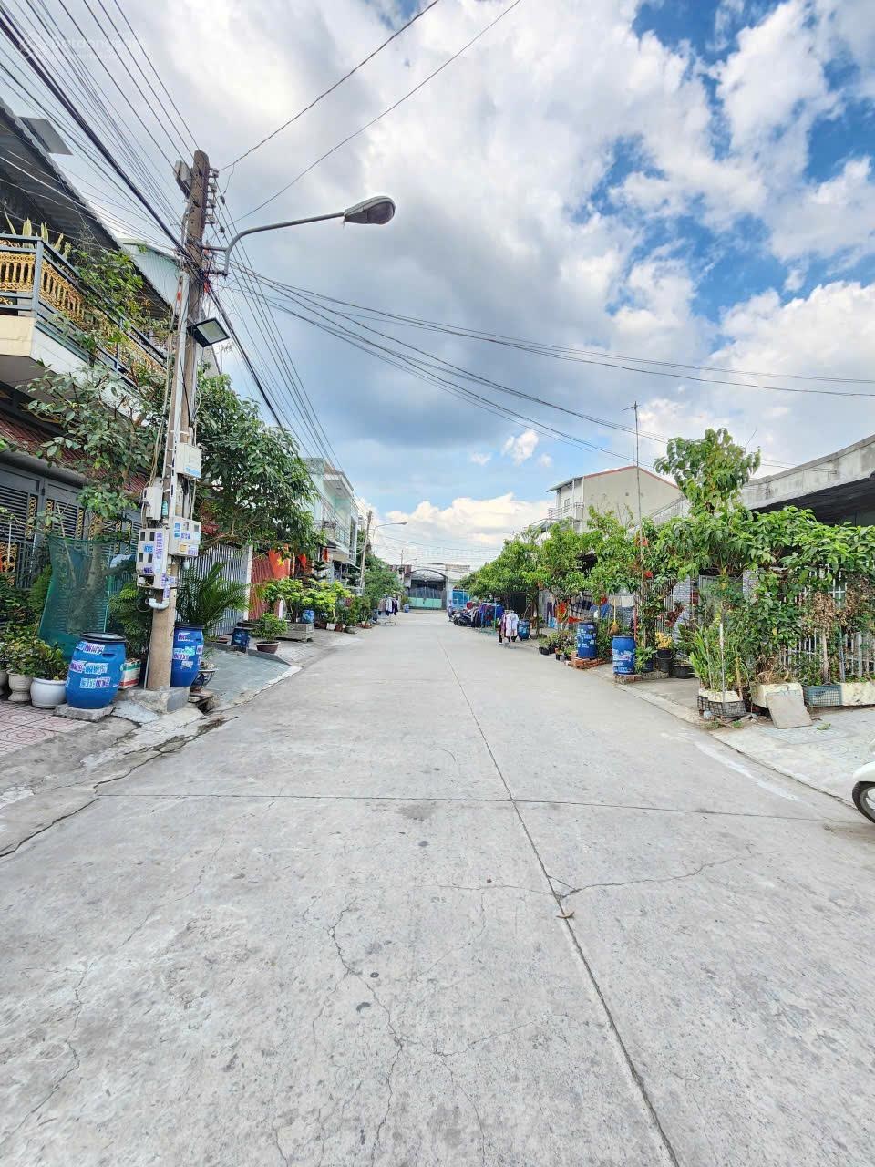 Bán lô đất ngang 5,6m mặt tiền đường 13m gần Quốc Lộ 1K - gần làng Đại Học, Dĩ An - giá 4,05 tỷ