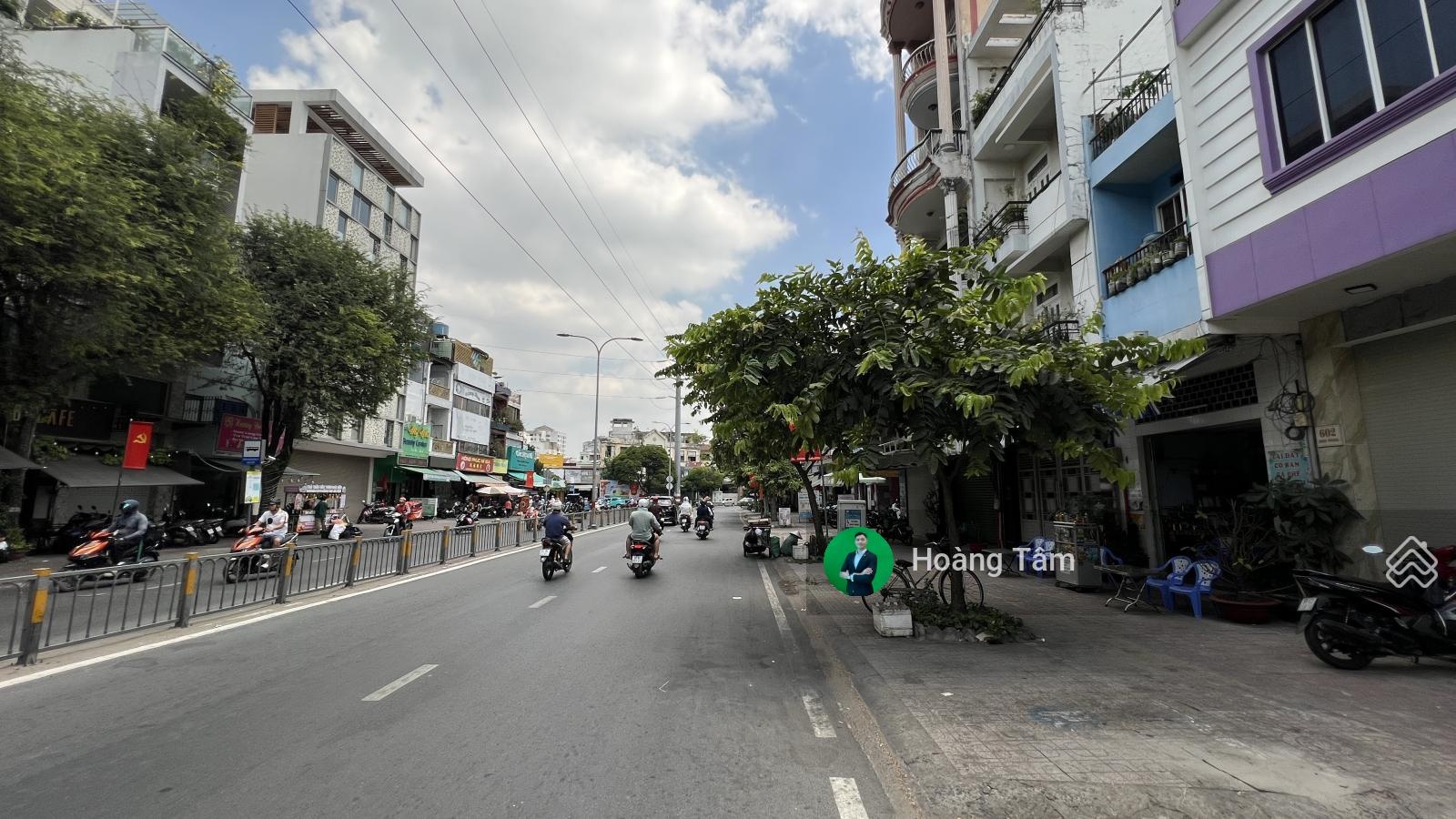 Bán nhà góc 2 Mặt Tiền Minh Phụng, Quận 11, DT:150m2, 3 Tầng, ngay vòng xoay Bình Thới