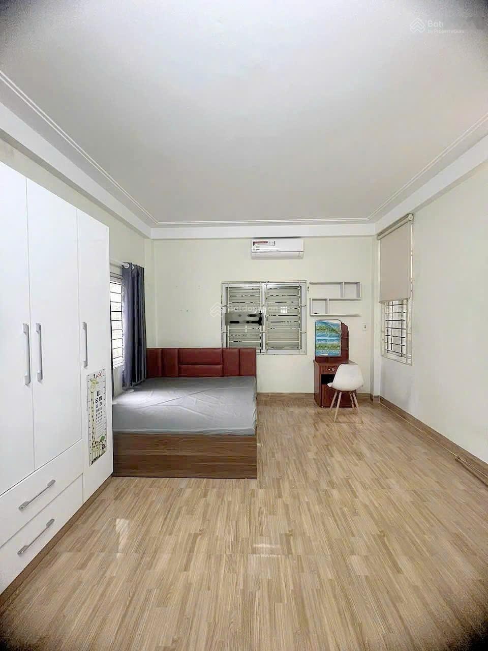 Chính chủ thiện chí gửi bán nhà 5 tầng 30M2 ngay chợ Yên Phúc-Văn Quán giá nhỉnh 7 tỷ