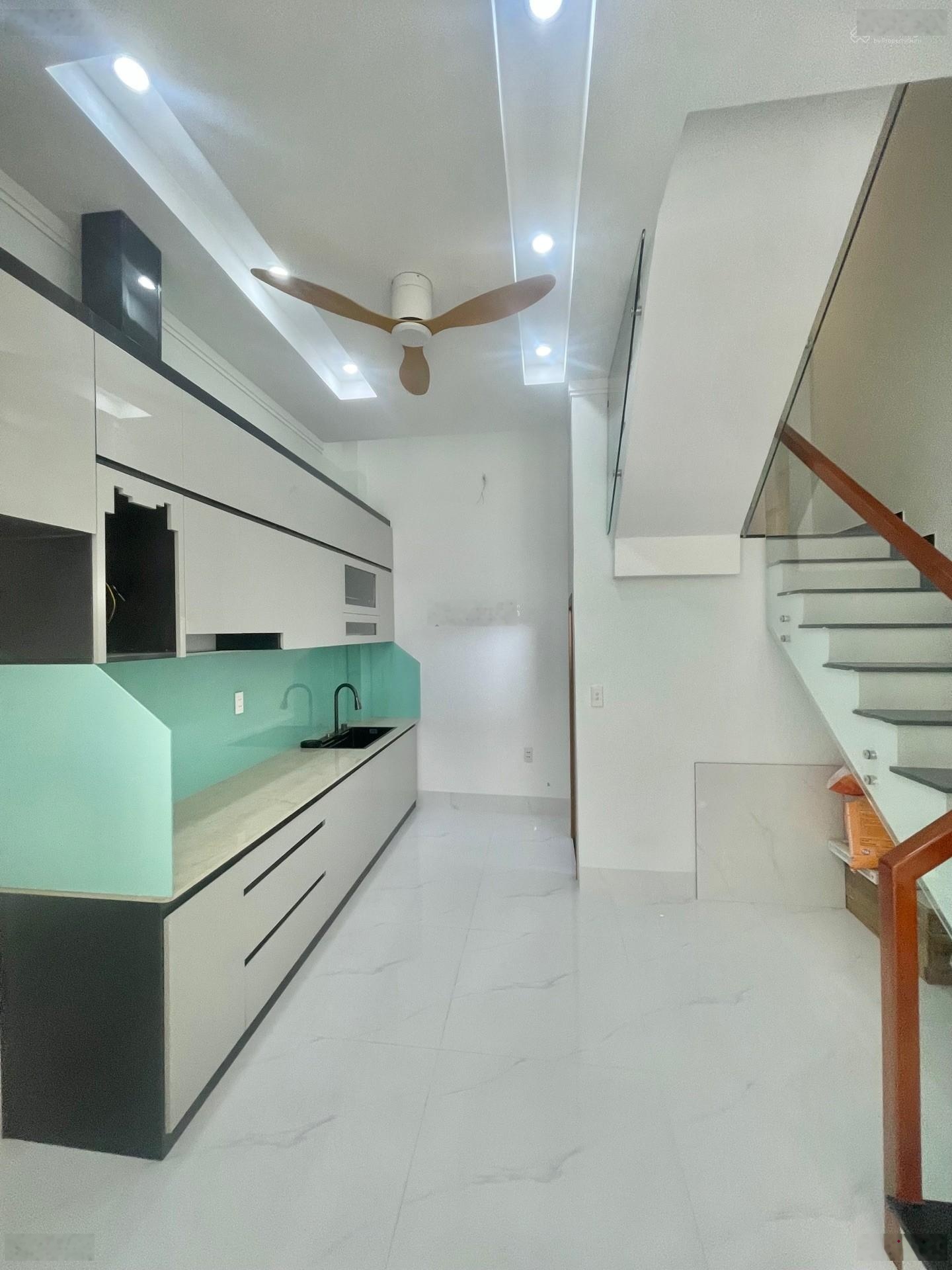 Bán nhà Hoàng Diệu Quận 4 - Hẻm ôtô - 4 tầng - 40m2 - 5 tỷ - bề ngang 4m - nhà mới xây