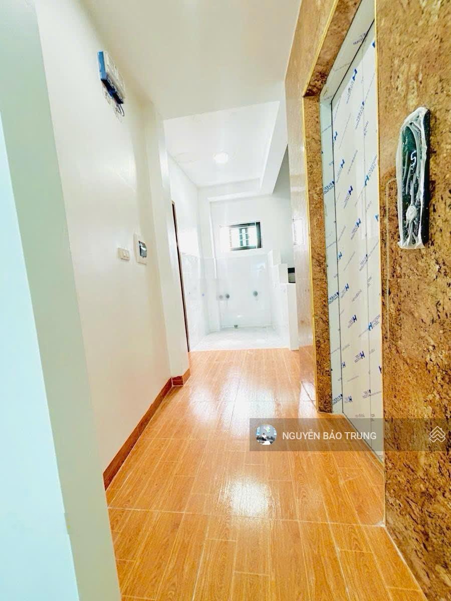 Chỉ 200tr/m2 có ngay 6 tầng thang máy - cầu diễn - ô tô đỗ cửa!