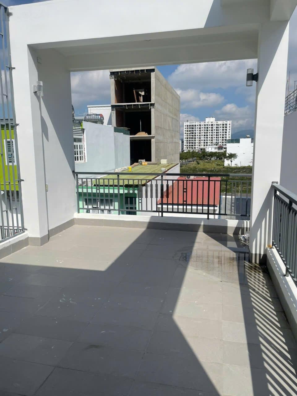 Bán nhà 3 tầng đường B10, Kdt Vcn Phước Long 2, Nha Trang giá 7ty5
