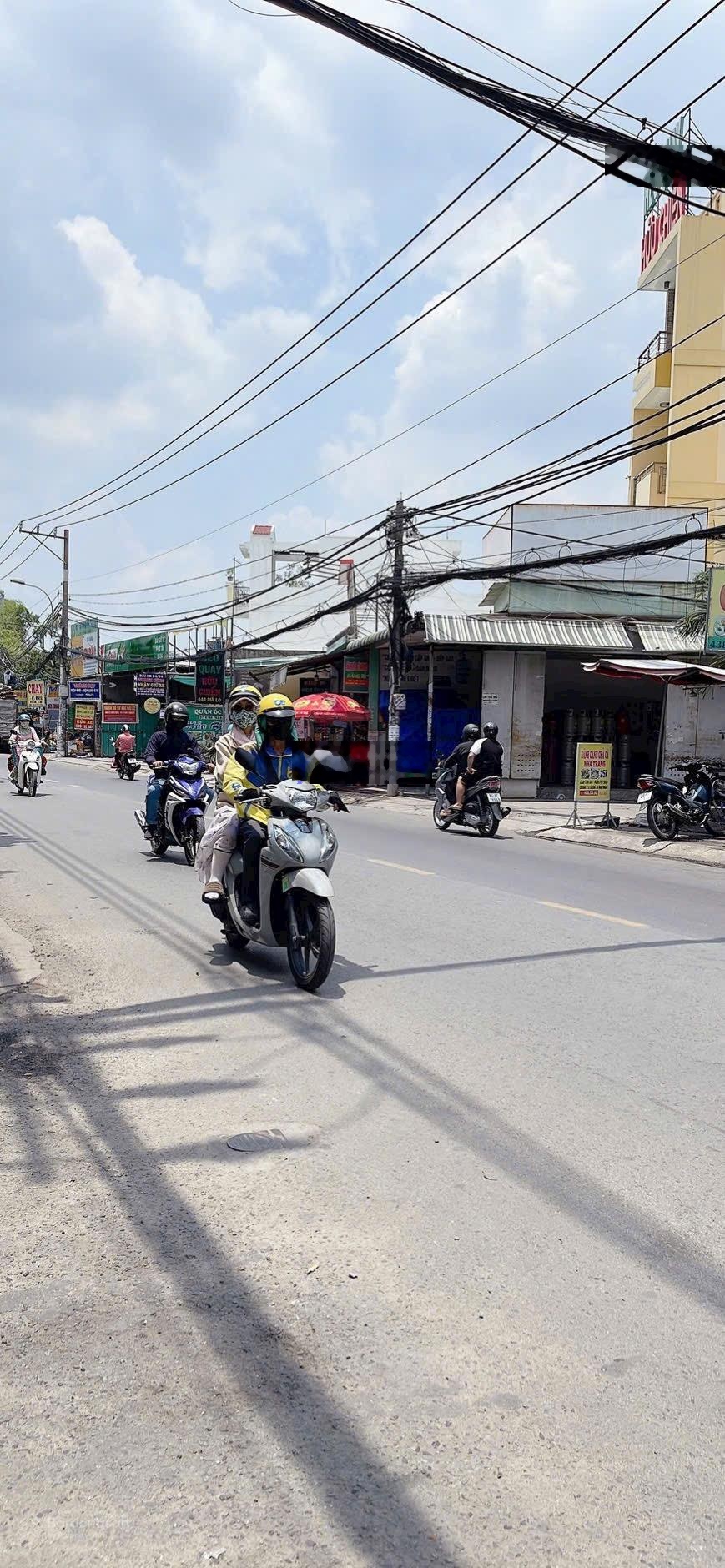 Nhà đẹp 5 phòng ngủ, Hẻm 6m đúc 5 tấm , nội thất đẹp , khu cao tầng Đường Mã Lò BHH A Bình Tân