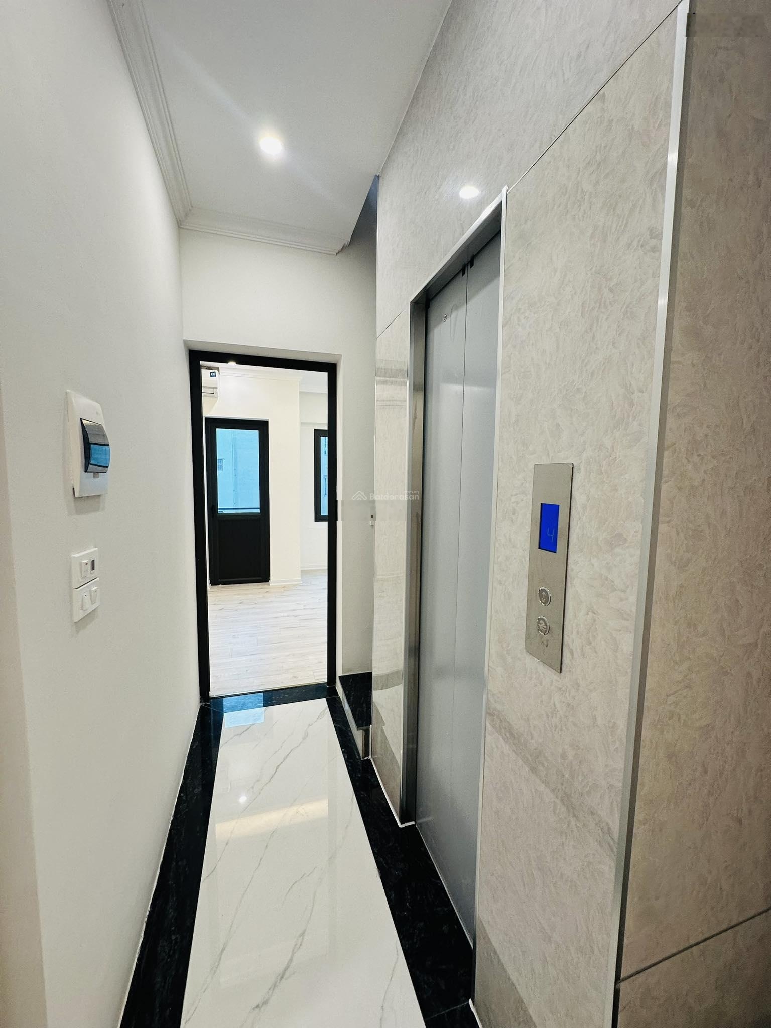 Bán nhà Nguyễn Văn Cừ 97m², 7 tầng, thang máy, MT 6.6m giá 16.8 tỷ