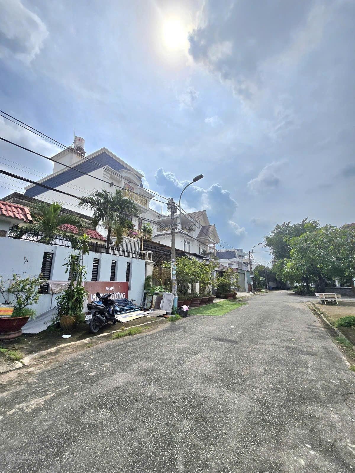 Giảm 300tr bán nhanh nhà 80m2 ngang 5m ngay chợ Linh Trung