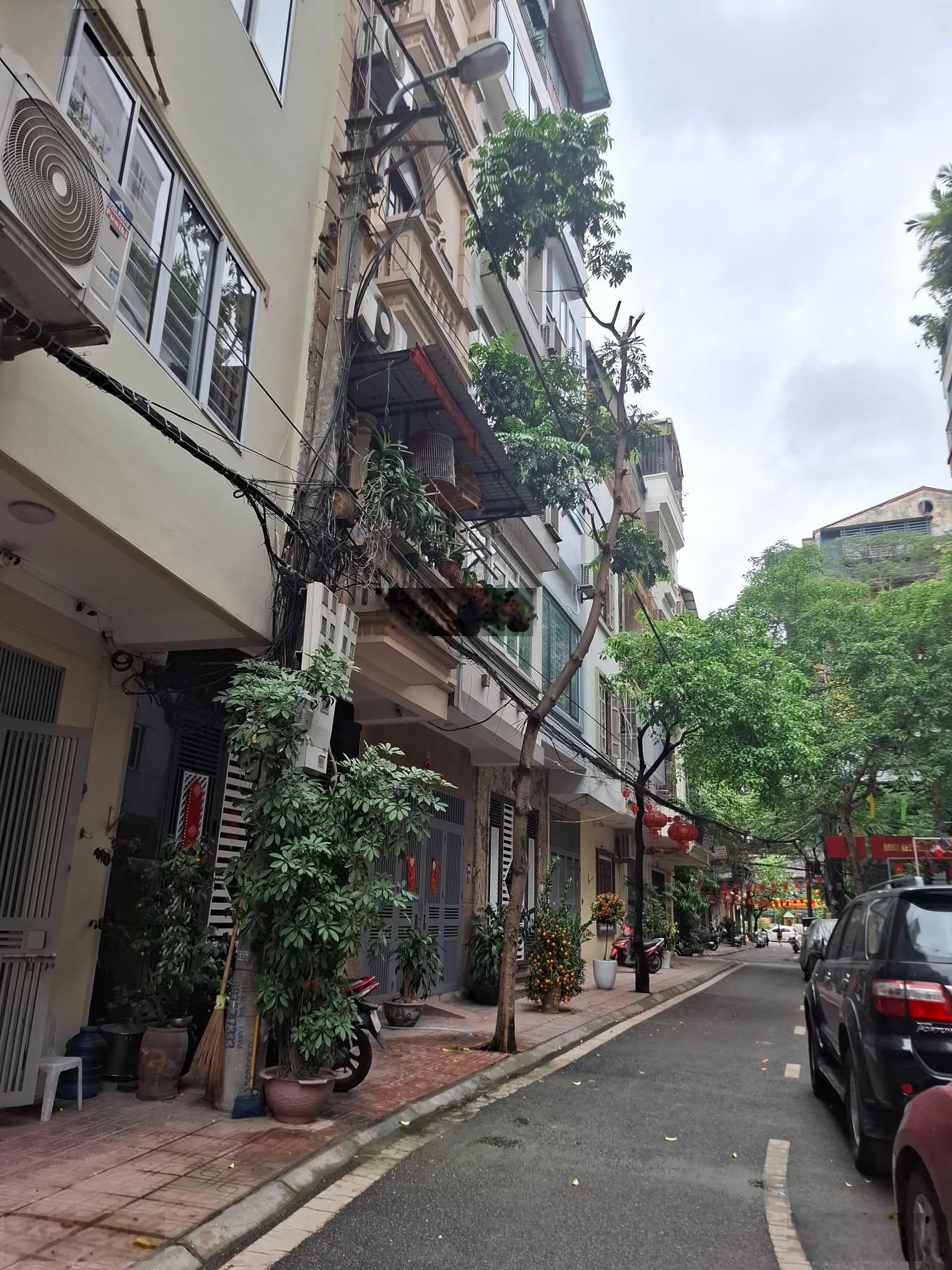 Bán nhà dân xây- hoàng quốc việt 60m- ô tô tránh 2 thoáng kinh doanh- 24.3 tỷ