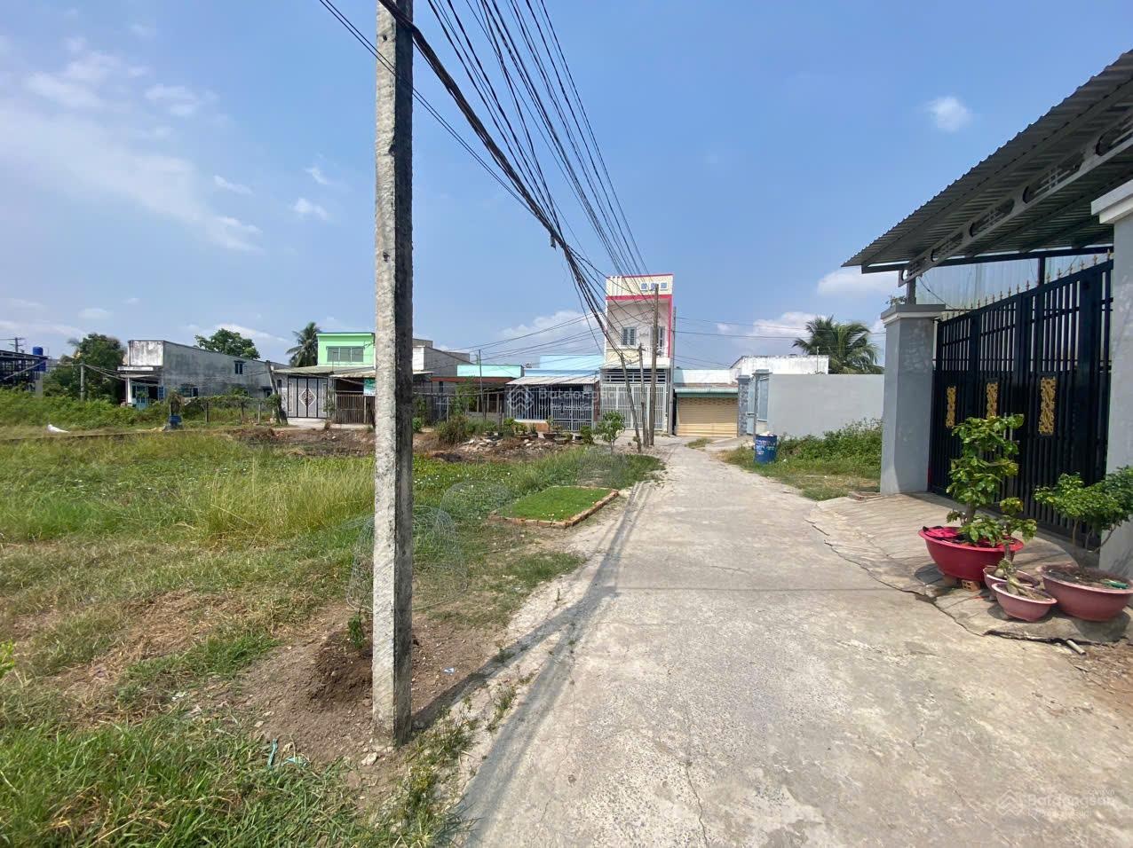 Bán Lô Đất 2 MT 5 x 18,5 Giá 999tr Ngay Đường Tỉnh Lộ 10 Đi Vào 30m 0938192162