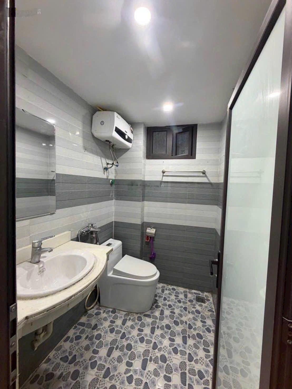 Bán nhà thanh trì giá siêu siêu hời, 7 tỷ, 40m2, 3pn, 4wc, 5 tầng