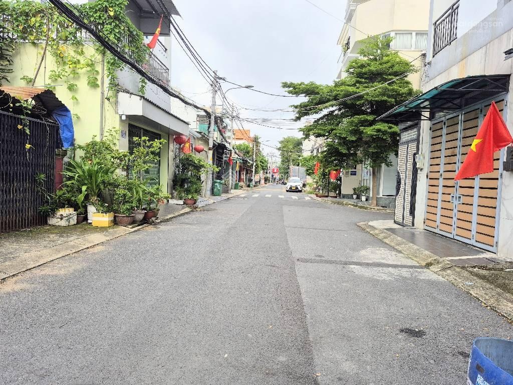 Bán đất ngay Vạn Phúc, ngã 4 Bình Phước DT 120m2 , SHR, giá chỉ 8.2tỷ.