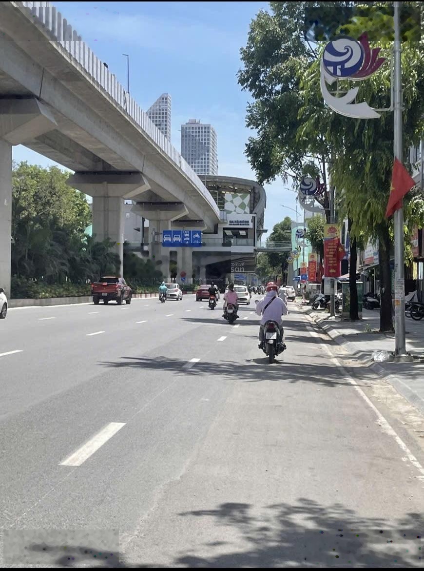Bán nhà mặt phố Quang Trung Hà Đông, 38m2,5 tầng, thang máy, full nội thất, giá hơn 10 tỷ