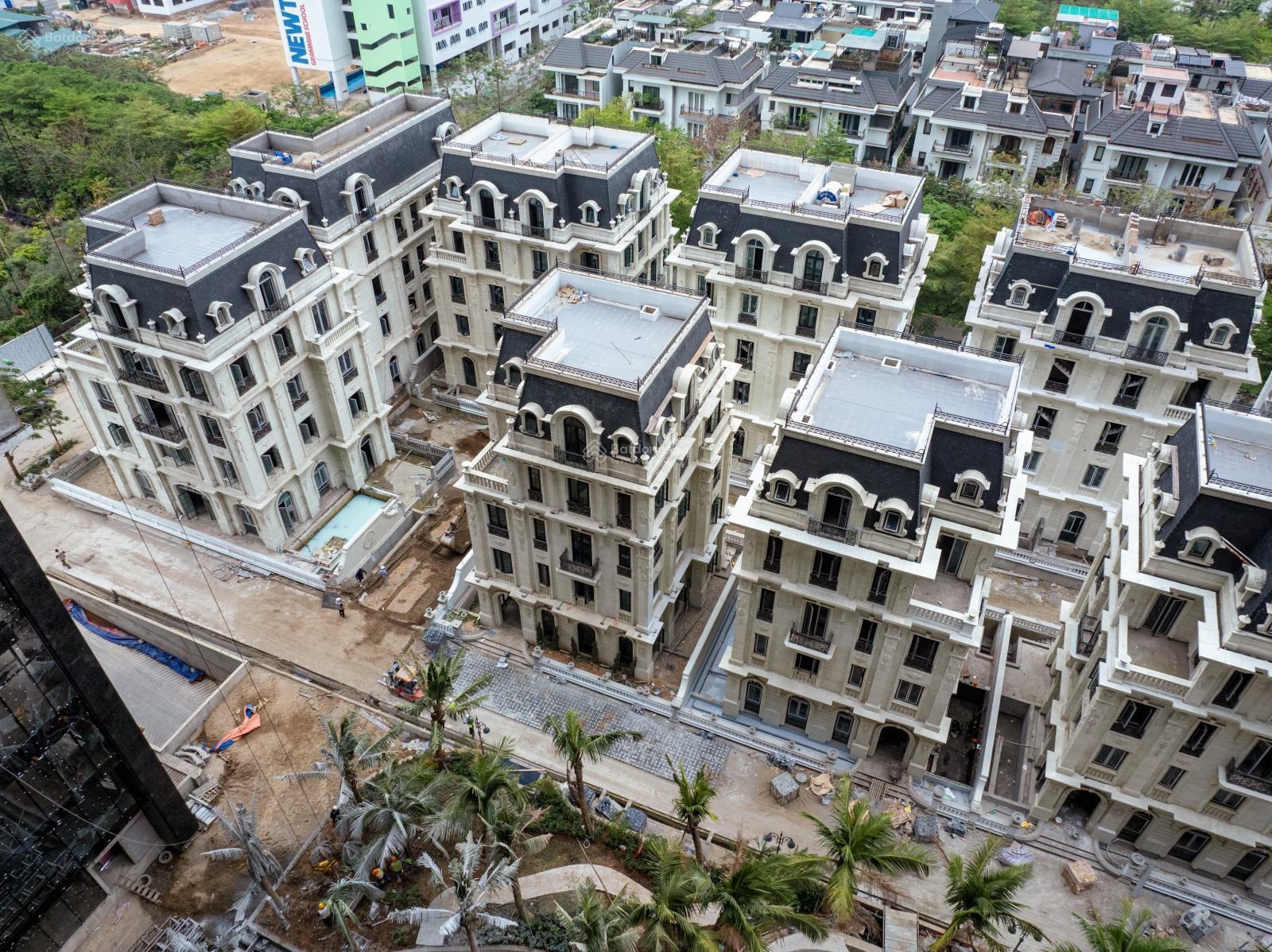 Bán biệt thự đơn lập siêu vip 246m2 Tây Hồ, cách Hồ Tây chỉ 5 phút, biệt thự xây 4 tầng có hầm.