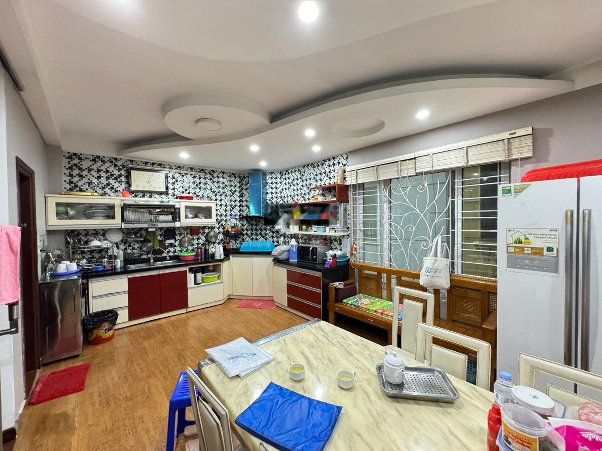 Bán nhà ngã tư: Tôn Đức Thắng - Xã Đàn - Nguyễn Lương Bằng, DT: 39m2 x6T, MT: 5.4m, giá 12.5 tỷ.