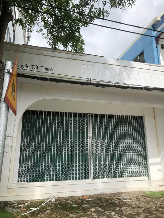 Bán nhà 3 tầng mặt tiền đường Nguyễn Tất Thành, Thừa Thiên Huế, giá 5.7 tỷ