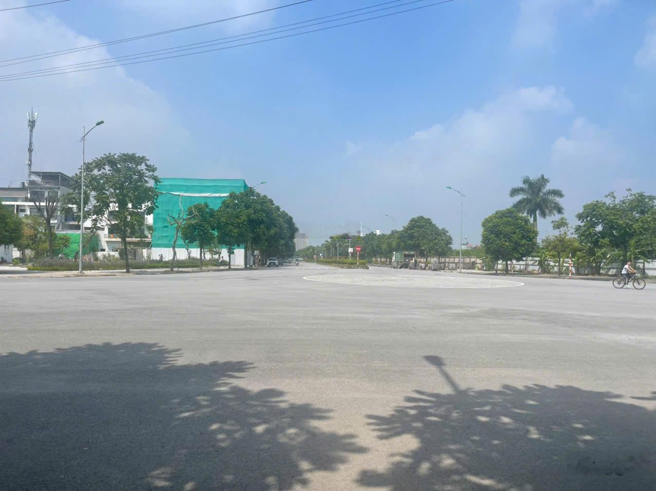 Cần bán nhà 2 tầng đường Chính Hữu, diện tích 73m2 đang cho thuê. LH Anh Việt 0907767111 giá tốt