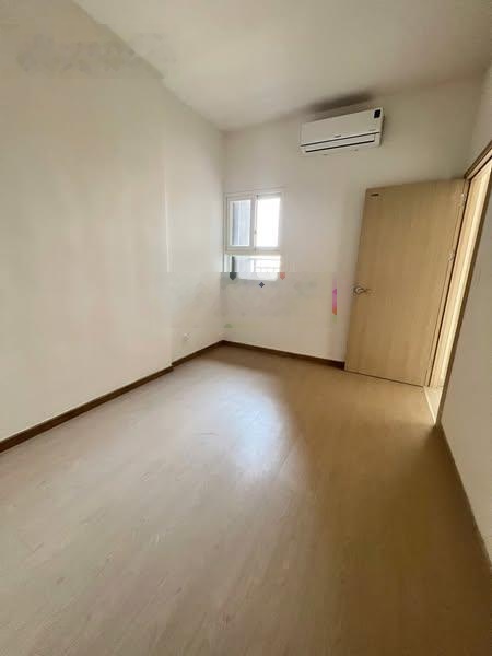 Cho thuê căn 2 ngủ 2 VS nội thất liền tường cơ bản cc Dragon Castle. Lh e xem căn: 0359513806