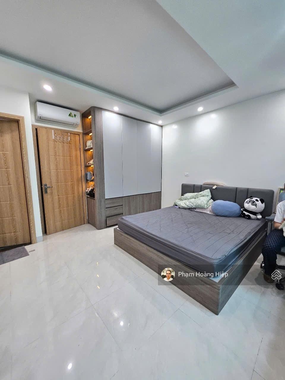 Mạc Thái Tổ - Building - 70m2 x 7 tầng - thang máy - mặt tiền 5m - ô tô tránh - vỉa hè