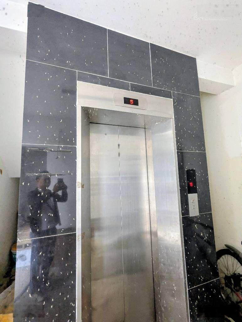 Chính chủ - nhà 5 tầng thang máy - sân rộng hẻm 1 trục - diện tích lớn