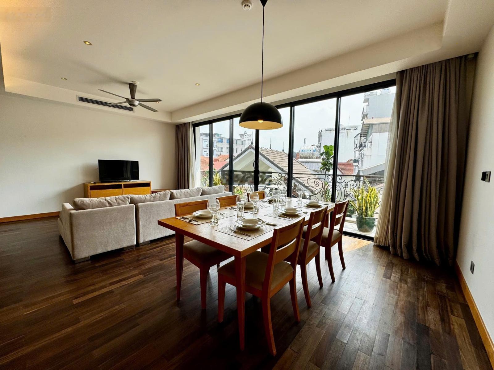 Nhà Hoàng Quốc Việt, 70m2, 60m ra mặt phố, mặt ngõ ô tô tránh, kinh doanh cực đẹp