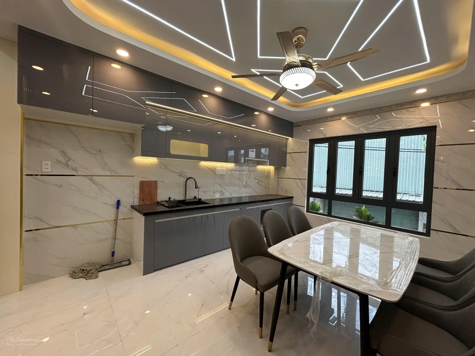 Nhà 1 sẹc gần chợ Bình Thành - oto vô nhà - 4x13m - 5 tầng lầu - sân thượng - giá tốt chốt nhanh
