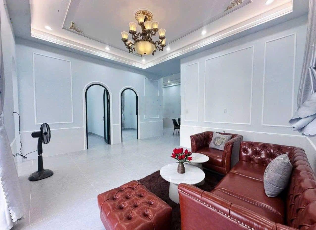 Nhà đang còn hợp đồng thuê 2 năm giá 2 tỷ 500 ngay chợ bình chánh còn tl